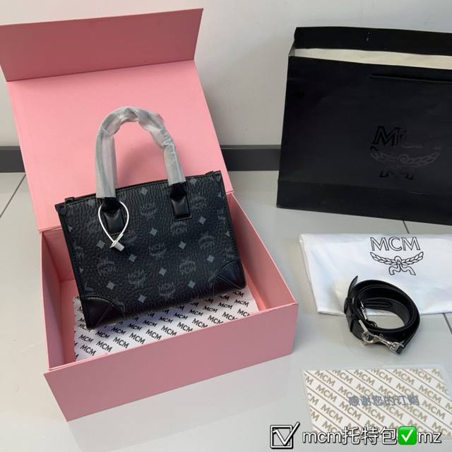 折叠盒 Mcm 托特包 新品 内容超大 物超所值。超千皮系列原单货 高品质 特别实用的一款原版五金logo 对版内里 尺寸:25*20 折叠盒 Mcm 托特包 新品 内容超大 物超所值。超千皮系列原单货 高品质 特别实用的一款原版五金logo 对版内里 尺寸:25*20