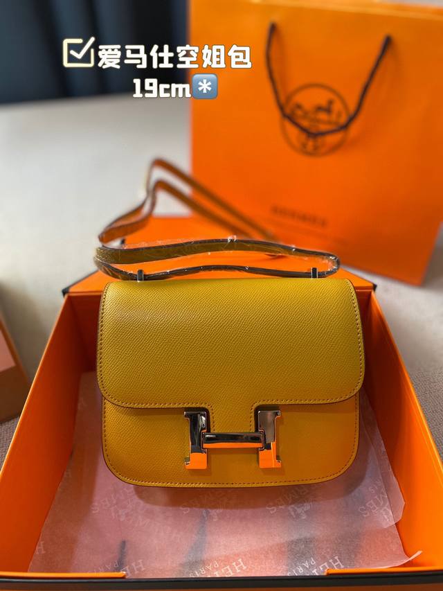 小号 爱马仕康康包swif爱马仕空姐包， 皮料特点纹路细腻平滑手感非常好 显色度高，颜色选择比较多。 尺寸19*15