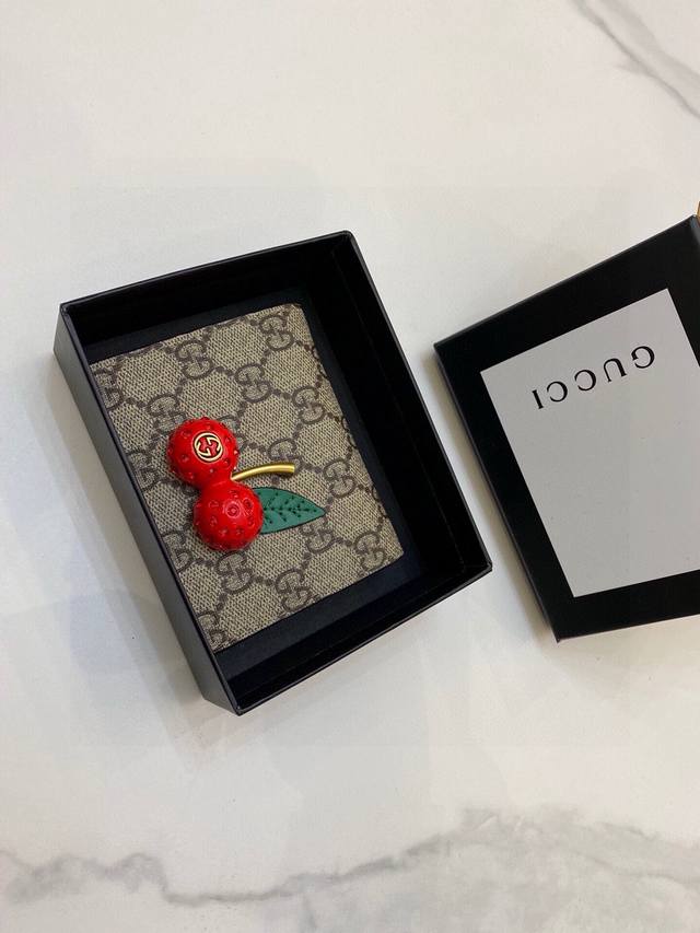 443128 樱桃古奇专柜同款女士小钱包 对折款 原版pvc面料 原版五金 1:1质量哦 小身躯 大容量 很实用 高端货