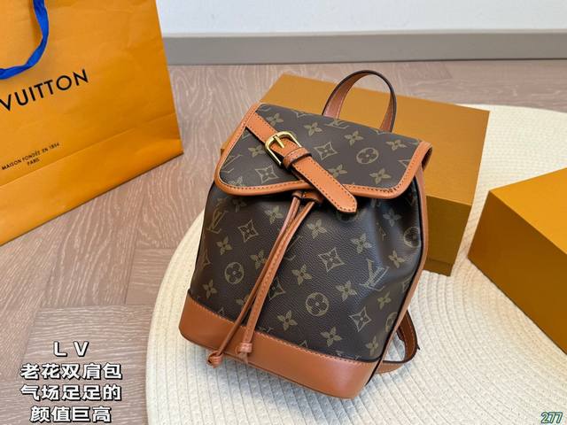 Lv 老花双肩包 气场足足的 颜值巨高 日常出街首选 潮酷时尚男孩女孩必入款 尺寸 18 22