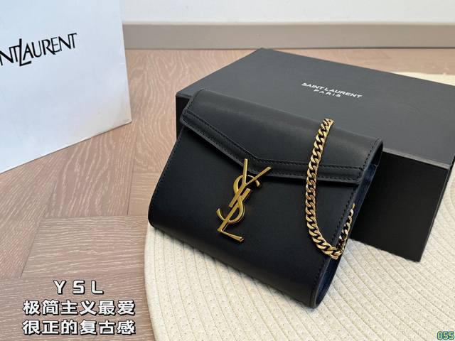 圣罗兰ysl 极简主义最爱的包型 很正的复古感 翻盖搭扣很新颖哇 空间的话日常出行完全无压力 尺寸19 16 圣罗兰ysl 极简主义最爱的包型 很正的复古感 翻盖搭扣很新颖哇 空间的话日常出行完全无压力 尺寸19 16