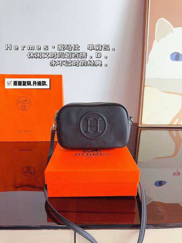 配礼盒. 爱马仕 相机包！头层皮 非常度假，非常实用，挺运动休闲的哦！ 实物又轻容量又大 灰常低调又洋气！尺寸：18*5*12Cm