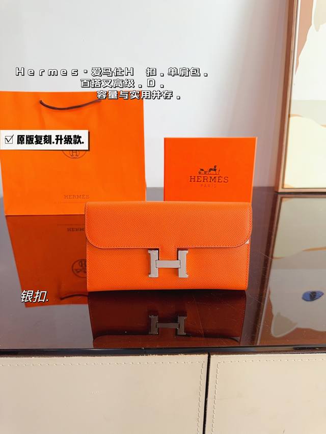 配礼盒 爱马仕 Woc单肩包.也能这么温油woc Ado Woc Ado 在kelly包的基础上，增加了一条长肩带.Ado其实是复刻96年爱马仕推出的双肩包，整