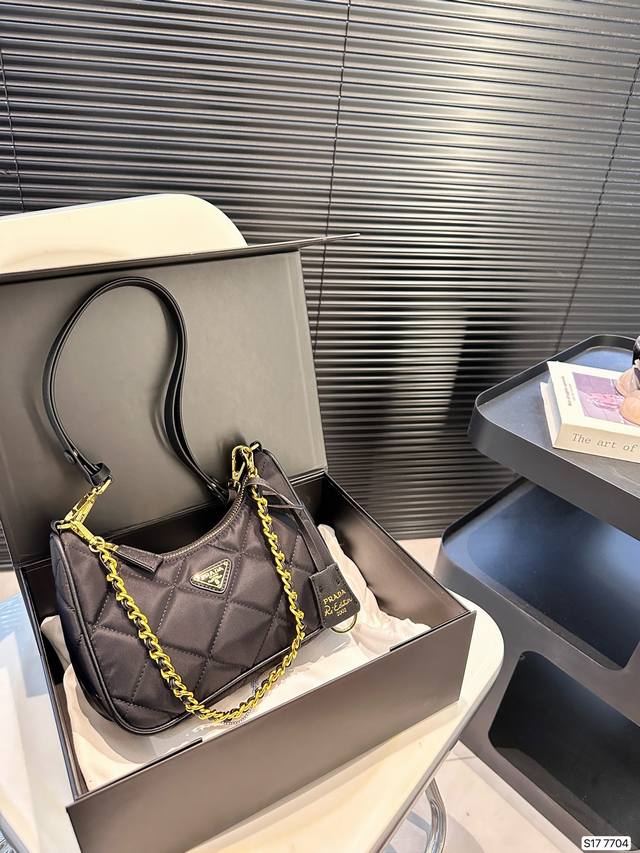 配折叠盒子 普拉达 有一点美式复古感慵懒又随性 夏天随便搭配都很好看！ 尺寸：21 12 货号7704