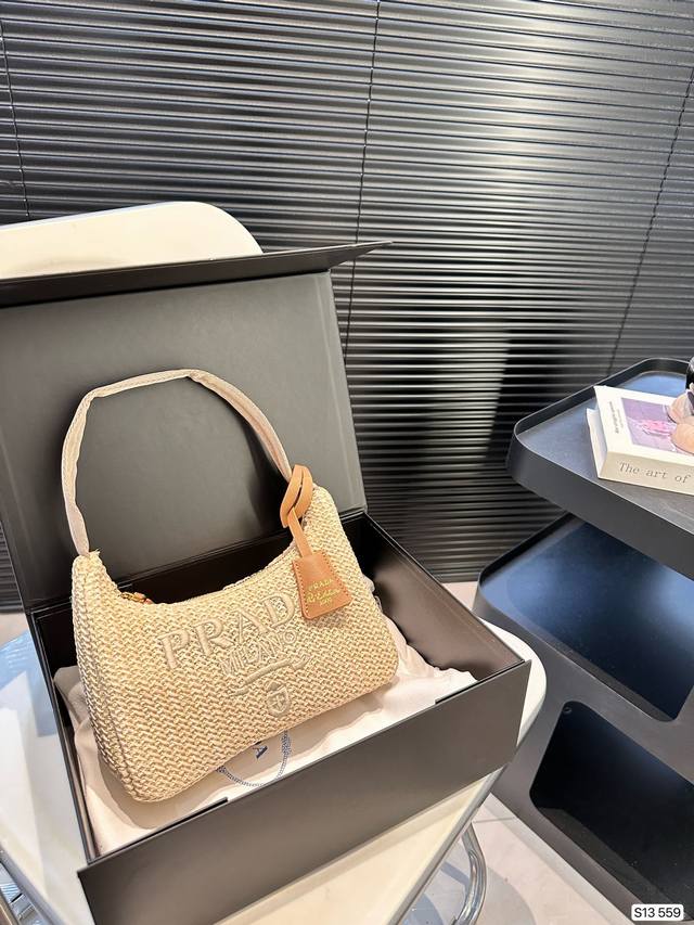 配折叠盒子 普拉达编织腋下包 春夏新款包，采用质朴的天然拉菲草，钩针编织，风格甜美又清新～尺寸：21 12 货号559