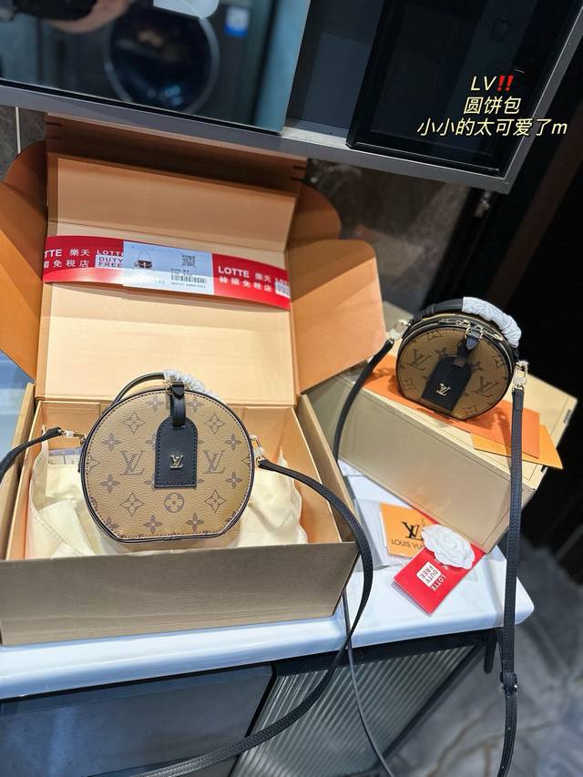 折叠礼盒 Lv新款 Petite Boite Chapeau圆饼不得不说现在包真是越做越小感这个mn圆饼简直无限可爱了 人气帽包出迷你啦 Monogram点缀m