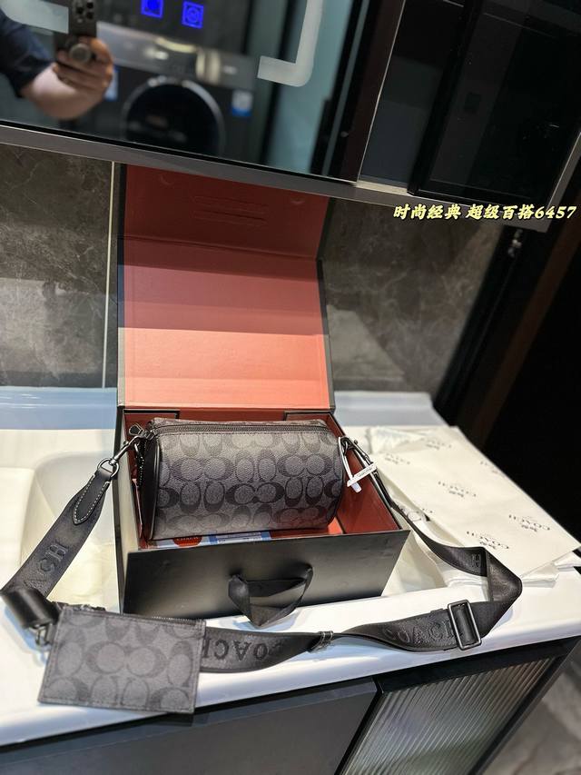礼盒包装 Coach 蔻驰axel 老花圆筒包二合一 单肩包 男女通用斜挎包 经典logo搭配原厂工艺材质 休闲百搭斜挎包 采用精湛镶嵌细工，实物拍摄 原厂原版