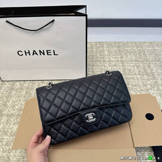 折叠盒 Chanel经典cf 经典不过时 鱼子酱 时装 休闲 不挑衣服 尺寸25Cm 折叠盒 Chanel经典cf 经典不过时 鱼子酱 时装 休闲 不挑衣服 尺寸25Cm