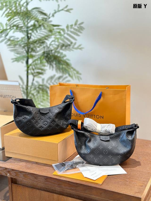 黑花 黑压 男包月亮包系列秋冬新款lv Moon Crossbody手袋 本款lv Moon Crossbody手袋以monogram Eclipse涂 层帆布 黑花 黑压 男包月亮包系列秋冬新款lv Moon Crossbody手袋 本款lv Moon Crossbody手袋以monogram Eclipse涂 层帆布