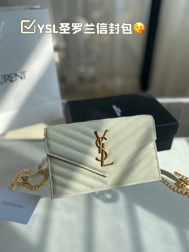 Ysl圣罗兰信封包 鱼子酱牛皮材质 比较耐磨耐造 可单肩斜挎 内里卡槽很多 很日常又很百搭 尺寸：19*12