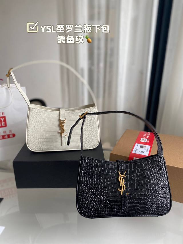 礼盒包装 Ysl圣罗兰腋下包、鳄鱼纹 Saint Laurent今年的宝藏包包之一2024必须入手的之一 尺寸25*14 礼盒包装 Ysl圣罗兰腋下包、鳄鱼纹 Saint Laurent今年的宝藏包包之一2024必须入手的之一 尺寸25*14