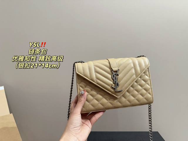 配盒尺寸21.14 Ysl链条包 时髦拿捏住啦 不显老气好好搭啊 而旦貌美气质加成好高的呀~ 爱死了这份从容优雅 配盒尺寸21.14 Ysl链条包 时髦拿捏住啦 不显老气好好搭啊 而旦貌美气质加成好高的呀~ 爱死了这份从容优雅