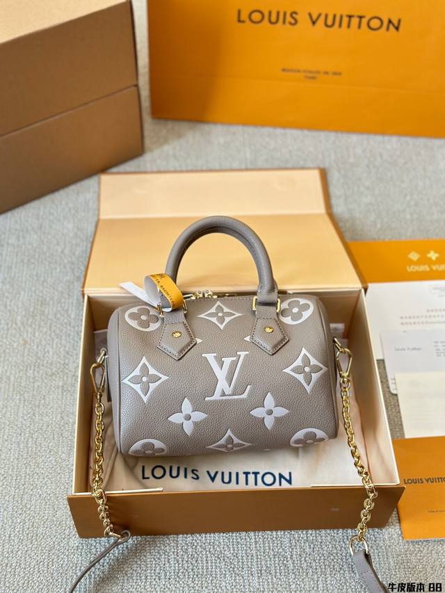 牛皮版本 Lv Speedy 20Cm枕头包 无论版型 内里和专柜毫无差别 真正原版复刻 内里可拆卸 火遍全球的爆款机场大包 机车女神包 明星同款 贵气而充满活