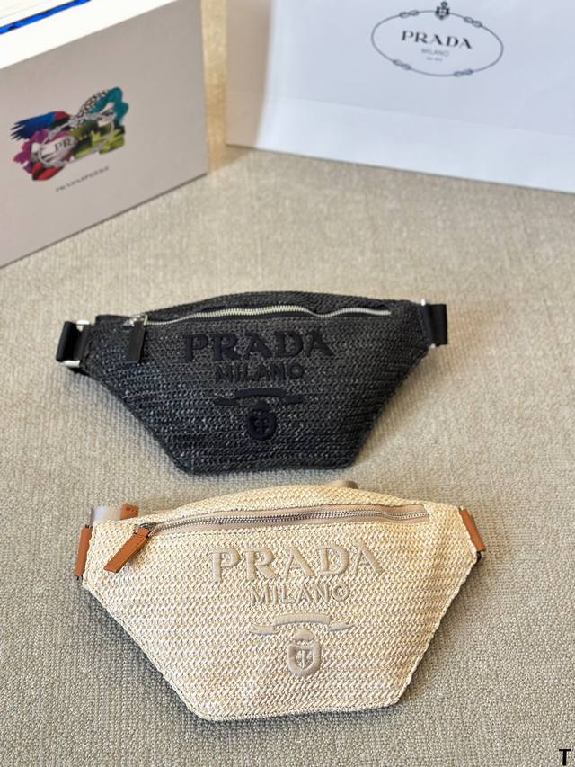 亚麻 Prada 腰包 胸包 ,高级感爆棚质感细 节都超级好 一包搞定所有化妆品 尺寸30 16Cm