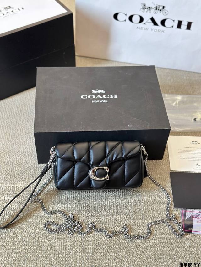 小羊皮 Coach All Black链条 。Otabby 系列新款 Coach 链条 ”。包包天花板来啦~ 暗黑系高级感拉满的全黑金属扣、金属链条 ”名 甜酷