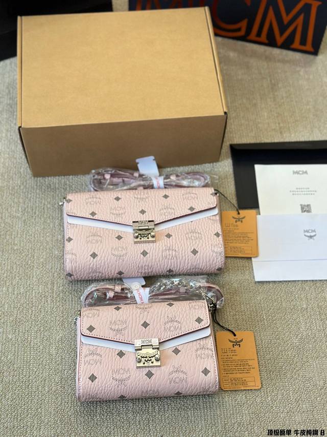 顶级原单 全钢五金 Mcm 新款 链条信封包 Patricia斜挎包 单肩包 ，折叠翻盖钱包，采用涂层帆布制成，风琴式隔层，内部零钱袋 ，现金夹层及多个卡槽，外
