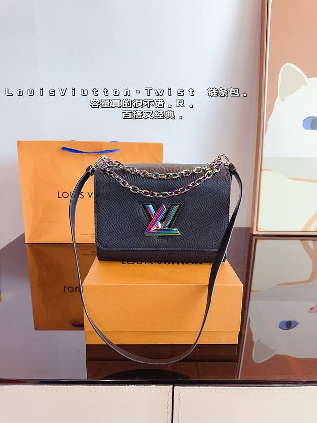 配礼盒. Lv Twit 单肩包 复古优雅 满满的高级感 大小适中 容量感人 休闲正装皆可轻松驾驭 尺寸：24*5*13Cm