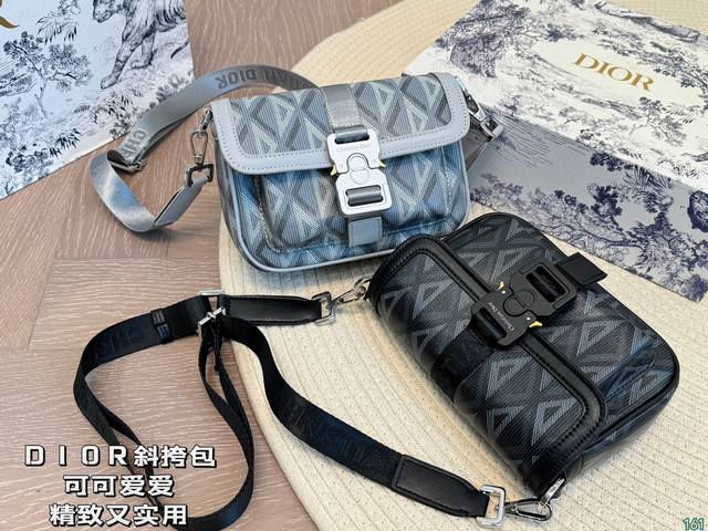配盒 迪奥dior 斜挎包 可可爱爱 精致又实用 简直无法拒绝 超显气质 高级感十足 男生女生皆可轻松驾驭 尺寸18 13