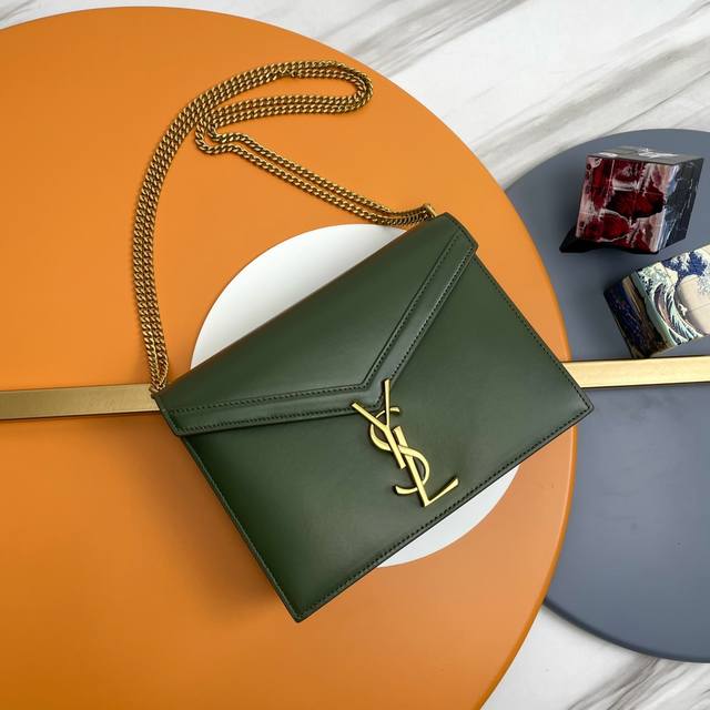 Cassandra_手搓纹, 顶级进口手搓纹牛皮链条包,百分百小牛皮,纹路清晰的牛皮路彰显品味,台湾进口青铜五金,一个平口袋,一个开叉口袋,一个拉链口袋,超级特 Cassandra_手搓纹, 顶级进口手搓纹牛皮链条包,百分百小牛皮,纹路清晰的牛皮路彰显品味,台湾进口青铜五金,一个平口袋,一个开叉口袋,一个拉链口袋,超级特