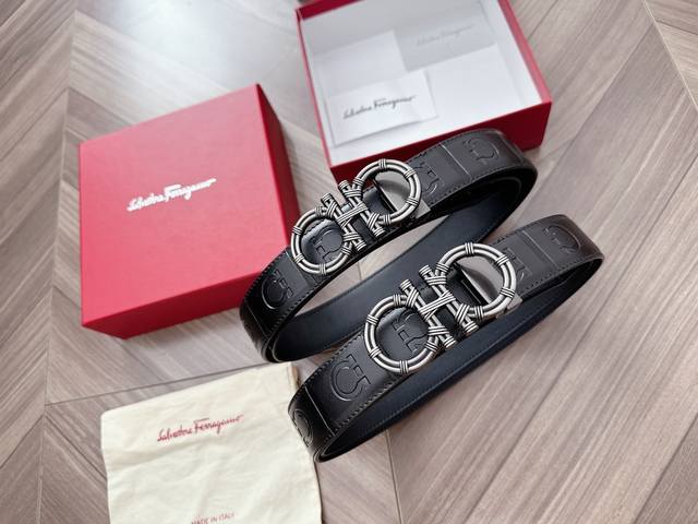 如果不知道送男朋友 送客户 送老公 哪款皮带,选菲拉格慕绝对错不了啦!配正装,多了一份内涵,低调中带着稳。配休闲牛仔裤,多一份阳光帅气,任何年龄都百搭,性价比超 如果不知道送男朋友 送客户 送老公 哪款皮带,选菲拉格慕绝对错不了啦!配正装,多了一份内涵,低调中带着稳。配休闲牛仔裤,多一份阳光帅气,任何年龄都百搭,性价比超