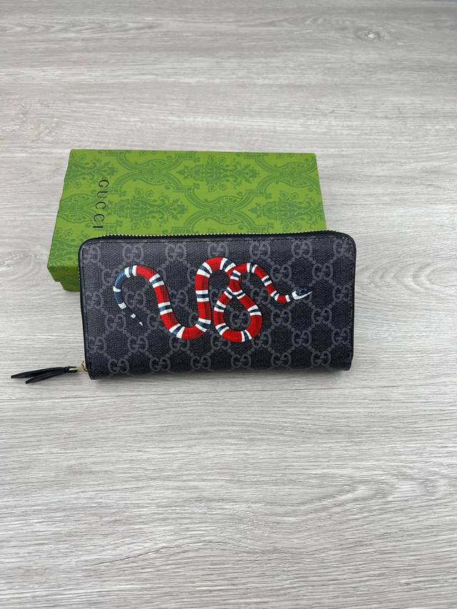 颜色 黑 棕尺寸 21X11古奇单拉链手包原版牛皮配pvc 一流手感媲美专柜正品，看细节多卡位大容量，现货供应