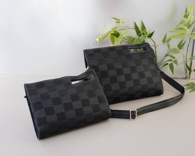 私人订制 官网同步 高版本 斜挎包 手拿包 独家首发 原单牛皮材质 顶级五金配件 非市面普通货 出入专柜无压力 今年最新爆款 专柜一包难求 私人订制系列 日常出