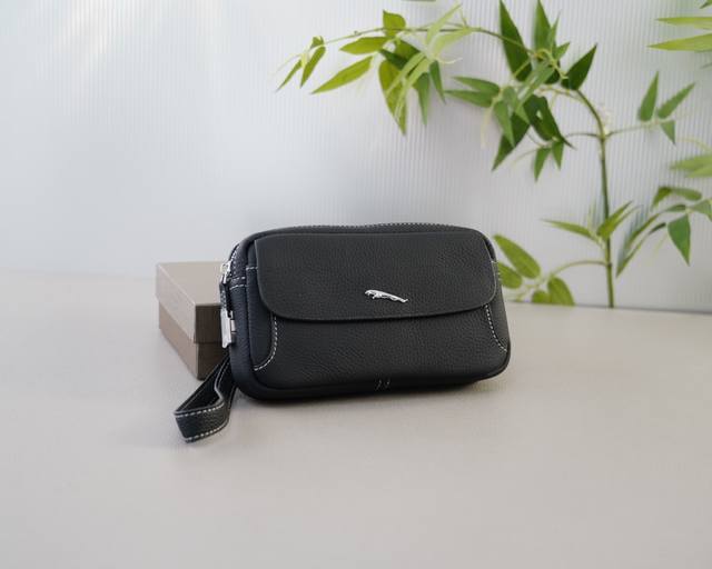 捷豹 官网同步 高版本 手拿包 全球轰抢单品 原单牛皮制作 质感超好 日常出门经典百搭 一眼万年的款式 非市面普通货 贸易公司订单货 配全套包装礼品盒等.. 规 捷豹 官网同步 高版本 手拿包 全球轰抢单品 原单牛皮制作 质感超好 日常出门经典百搭 一眼万年的款式 非市面普通货 贸易公司订单货 配全套包装礼品盒等.. 规