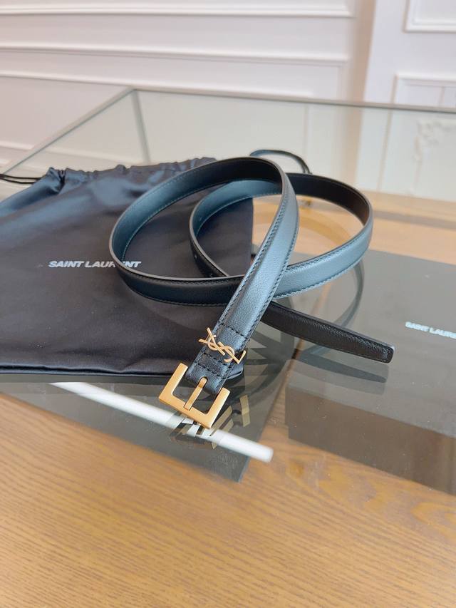 Saint Laurent 圣罗兰 专柜现售法国原厂皮料，黑色牛皮 品质毋庸置疑 没有更好 只有最好 尺寸2.0厘米 精品 礼品