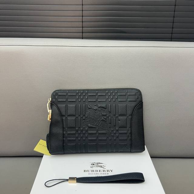 Burberry 巴宝莉 密码锁牛皮手拿包 卡包钱包多功能男包 采用精湛镶嵌细工，实物拍摄 原厂原版面料 配送礼盒 29 X 20 Cm。