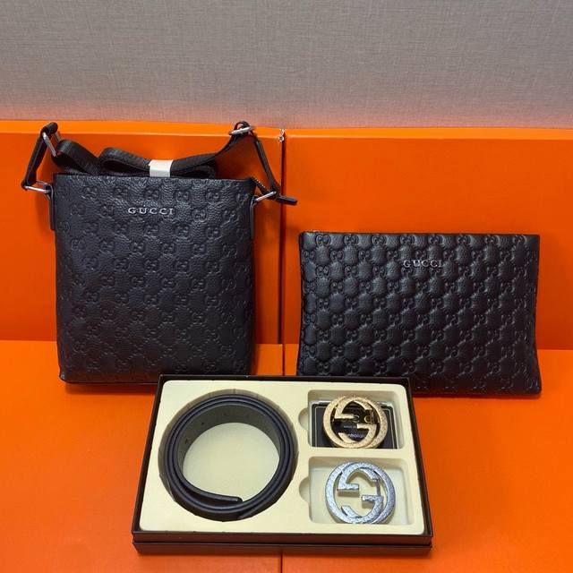 古驰gucci 头层皮质组合礼盒包装腰带俩款包包超级组合 公文包包是很实用的选择。手提包日常是非常适合的。 双扣皮带:头层皮质带身搭配3.8Cm广州原版扣头 尺 古驰gucci 头层皮质组合礼盒包装腰带俩款包包超级组合 公文包包是很实用的选择。手提包日常是非常适合的。 双扣皮带:头层皮质带身搭配3.8Cm广州原版扣头 尺