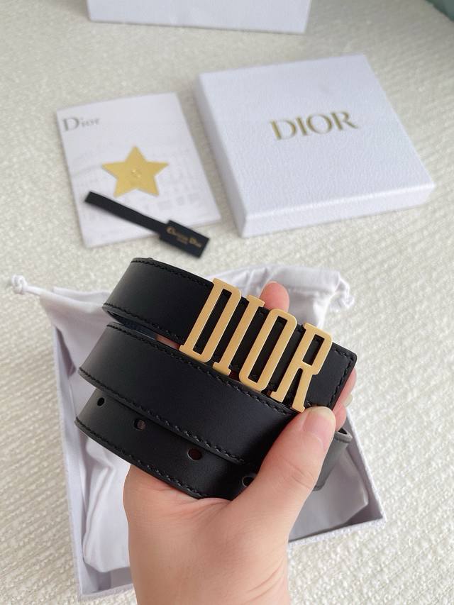 Dior.迪奥 全套包装 官网同步 进口双面头层小牛皮 原版粗线设计 专柜高端品质 搭配迪奥精美dior字母扣 春夏秋冬实用 搭配裙子 风衣 宽度:3.0Cm Dior.迪奥 全套包装 官网同步 进口双面头层小牛皮 原版粗线设计 专柜高端品质 搭配迪奥精美dior字母扣 春夏秋冬实用 搭配裙子 风衣 宽度:3.0Cm