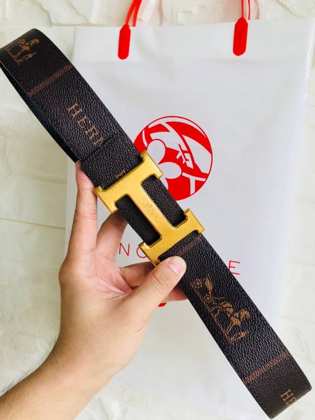 配送专柜全套礼盒包装。獨家實拍made In Spain 原單水貨 效果皮帶系列出貨了,海外原單貨,正品尺寸,品牌形象扣 40Mm與正品零距離接觸,手工縫線完美 配送专柜全套礼盒包装。獨家實拍made In Spain 原單水貨 效果皮帶系列出貨了,海外原單貨,正品尺寸,品牌形象扣 40Mm與正品零距離接觸,手工縫線完美