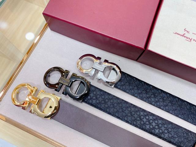 菲拉格慕 原单双面进口小牛皮带身.双面可用 搭配原单精品钢扣。原产皮料定制，专柜宽度3.5Cm. 温馨提示：长度100-125Cm 长度也可自行裁剪，工艺精湛，