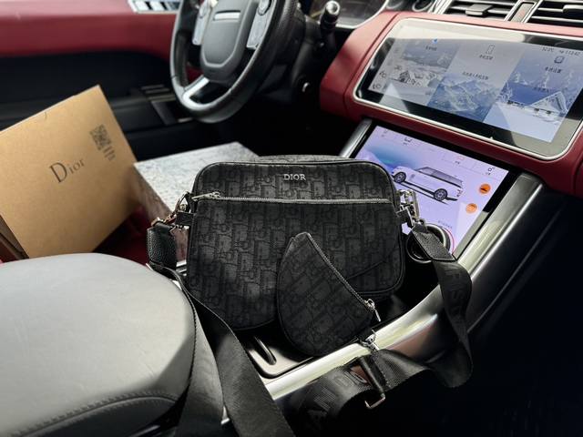 高端货 新款 “ Dior ”迪奥三件套 Dior迪奥三合一单肩斜挎包 老花满印拉链开合 Oblique提花面料 单肩斜挎包 常规 男款 黑色。高清五金logo 高端货 新款 “ Dior ”迪奥三件套 Dior迪奥三合一单肩斜挎包 老花满印拉链开合 Oblique提花面料 单肩斜挎包 常规 男款 黑色。高清五金logo