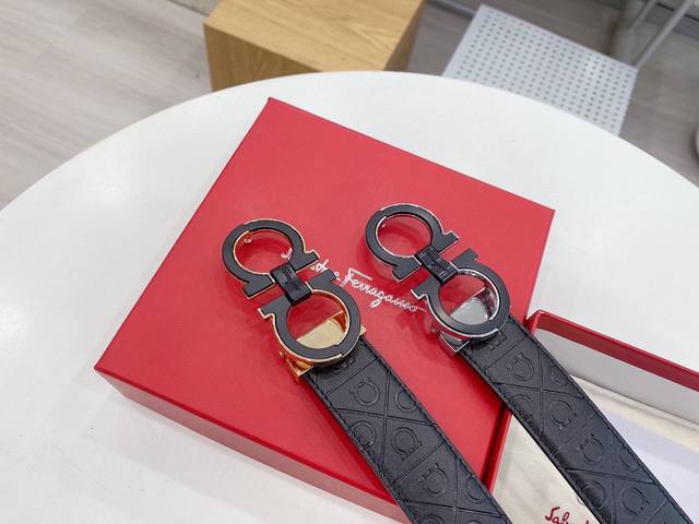 菲拉格慕*宽度：3.4Cm新款纯牛皮搭配新款大气精致扣头追求高端 品味的体现iphone实物实拍上身效果超好皮带腰带