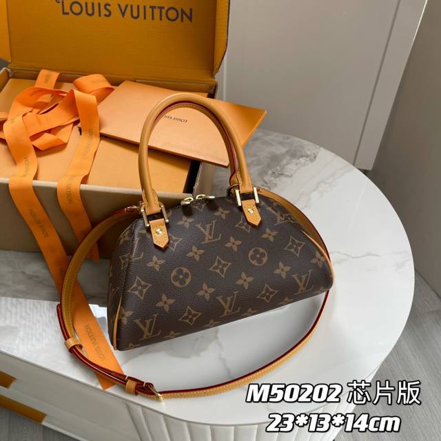 变码芯片版 内部价 款号： M50202 原单加强版 独家实拍背景图 款号m41436啡格、M50202老花 小元宝手提包，超级mini可爱的一款包包，中古中的