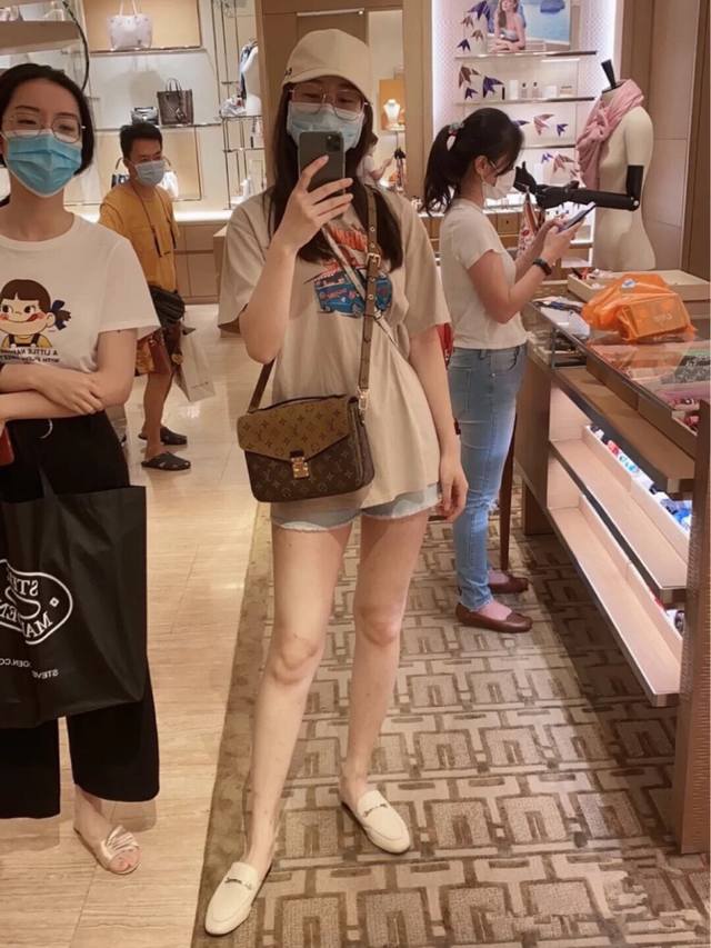 M44876 黄花 41465 模特上身图 内部价 M44876 黄花 41465 模特上身图 内部价