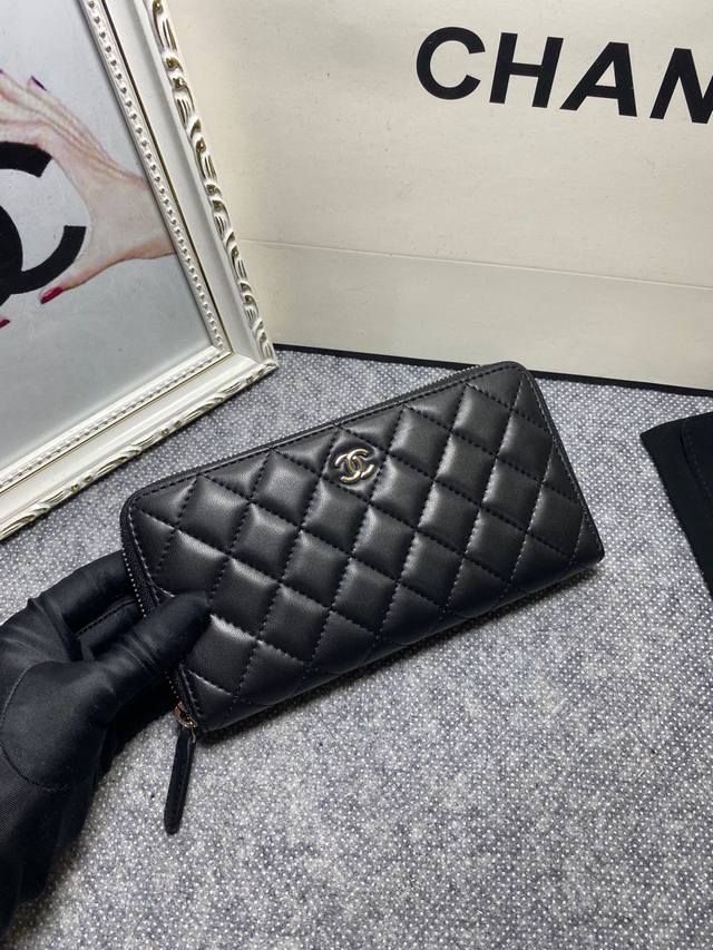 Chanel．型号0492、进口原版羊皮、尺寸19*10*3: