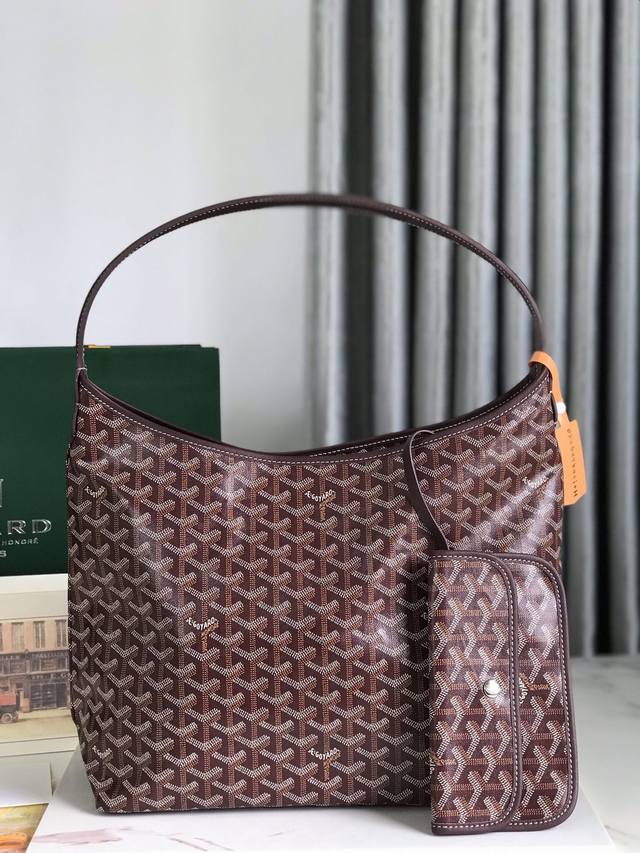 正品级 Goyard Hobo Bohème 流浪包腋下包,灵感来自波西米亚流浪的生活哲学,两大王牌saint Louis Artois系列托特包的综合体,内置 正品级 Goyard Hobo Bohème 流浪包腋下包,灵感来自波西米亚流浪的生活哲学,两大王牌saint Louis Artois系列托特包的综合体,内置