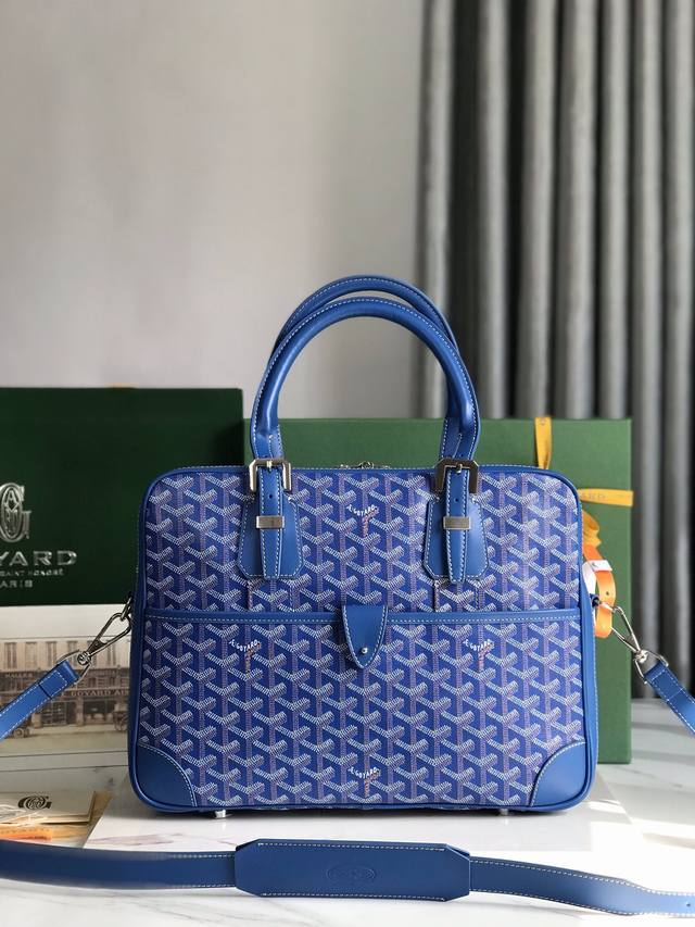 正品级 Goyard Ambassad Messagebag小号公文包 Ambassade系列旨在满足注重精致的商务女性和男性客户的需求，是理想的商务伴侣其容量