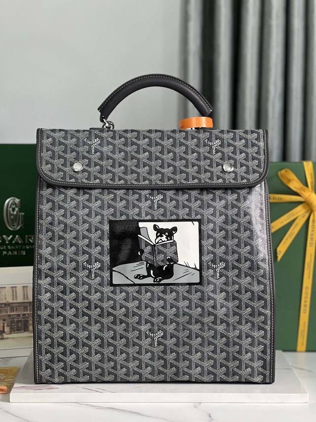 正品级 Goyard Saint Leger折叠背包限量法斗款 Saint Leger包沿袭了goyard一贯的模块化设计与功能性原则，内部空间超大max，配备 - 点击图像关闭