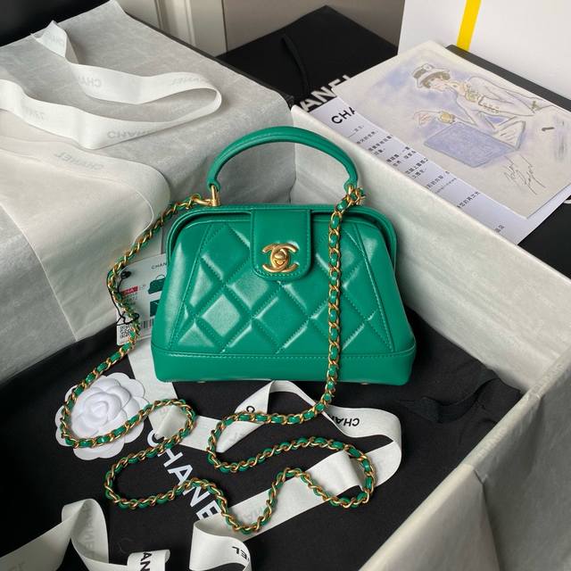 Chane124A 手工访系列 医生包 As4958 实物超级美 油蜡皮配金属链条 经典菱格设计 复古又时尚 尽显高贵优雅 非常喜欢的一款 尺寸:12×18×7