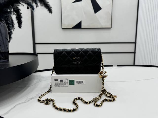 A96081 24A大双c调扣节手机包 调节扣太实用啦 可调节简直大爱 这一季的宝藏包包 可以当腋下包 容量也可以 尺寸:17Cm A96081 24A大双c调扣节手机包 调节扣太实用啦 可调节简直大爱 这一季的宝藏包包 可以当腋下包 容量也可以 尺寸:17Cm