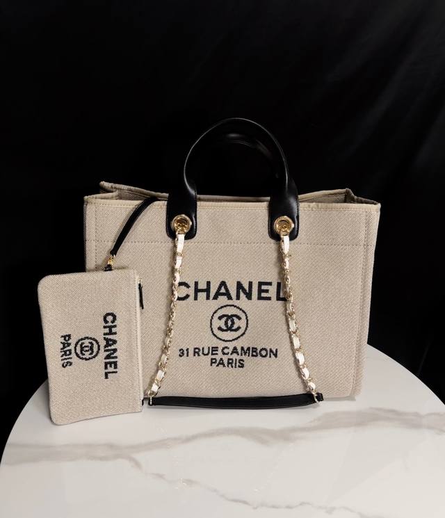 66941新款 旅行的时候记得带上她！Chanel购物袋春夏新色来袭！沙滩包购物袋采用帆布材质製成，简约休闲的设计深受欢迎、而且容量够大又轻便时髦 适合日常使用