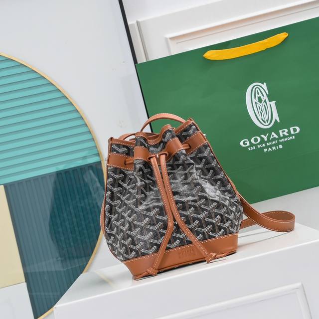 批 .Goyard 新款pettitflot Mini抽绳桶水包,原单品质,尺寸:15*23*17Cm 编号886 批 .Goyard 新款pettitflot Mini抽绳桶水包,原单品质,尺寸:15*23*17Cm 编号886