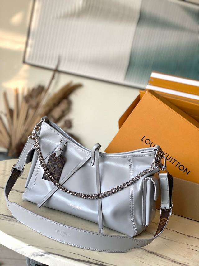 头层皮 顶级原单 M12579小号 鲨鱼灰 小号本款 Carryall Cargo小号手袋以柔软羊皮革塑造时尚慵懒廓形，为 2024 春夏秀场造型增添瞩目姿彩。