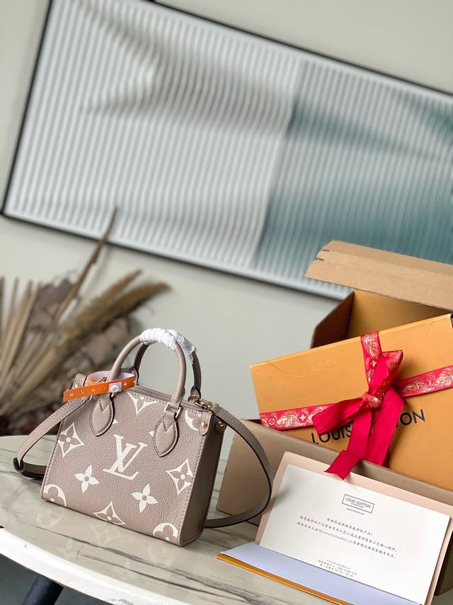 头层皮 顶级原单m 54 变码芯片 Onthego Bb 手袋为 Monogram Empreinte 皮革压印 Monogram 图案,以别致手柄固定件和包角 头层皮 顶级原单m 54 变码芯片 Onthego Bb 手袋为 Monogram Empreinte 皮革压印 Monogram 图案,以别致手柄固定件和包角