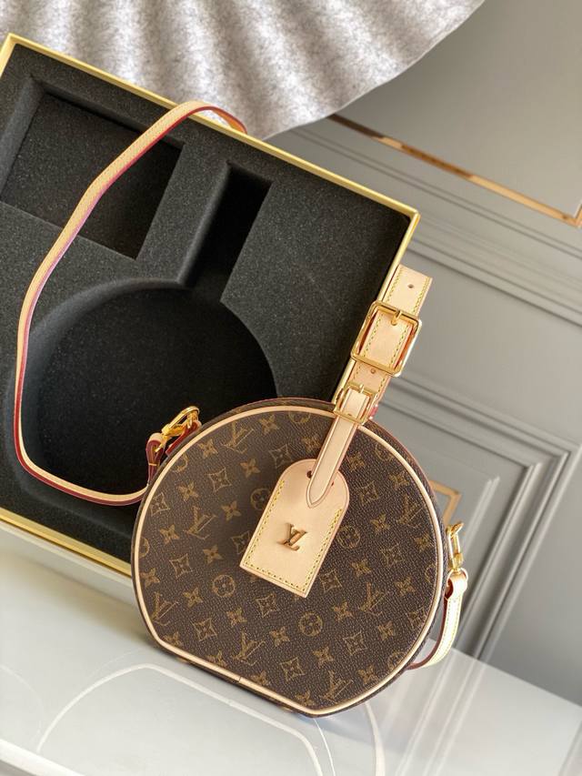 全钢 顶级原单m43514 Petite Boite Chapeau 手袋经典的路易威登帽盒摇身变为此款风格可爱的随身小袋。小巧而实用 可放置一台iphone 全钢 顶级原单m43514 Petite Boite Chapeau 手袋经典的路易威登帽盒摇身变为此款风格可爱的随身小袋。小巧而实用 可放置一台iphone