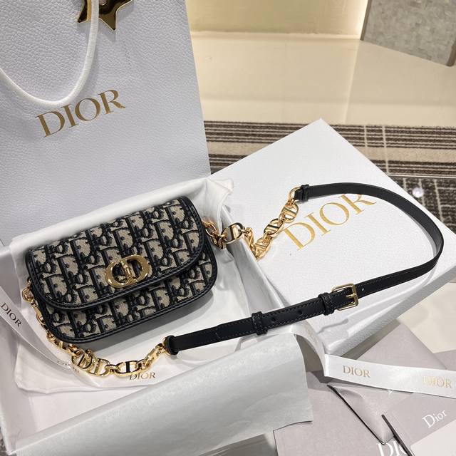 蒙田 珐琅链 小号 以建筑美学注入圆弧廓形 结合珐琅链条肩带 温柔优雅 提升经典格调 独家定制对版牛皮 对版五金 有细节有工艺 不过时的经典单品 尺寸 18*1