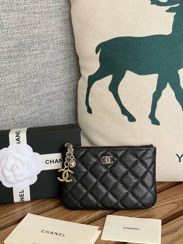 原单 Chanel。 吊坠零钱包款号a50168顶级皮料五金，菱格纹路.原单品质！细节美到淋漓尽致全套包装！尺寸14-10-1Cn 图片色